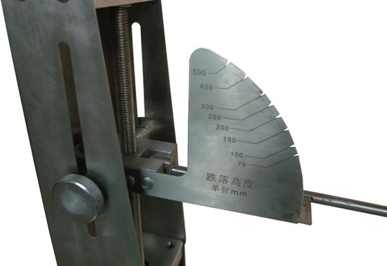 IEC0884-1 tester verticale di impatto del martello del pendolo di energia bassa del fico 22-26 per la prova di forza meccanica